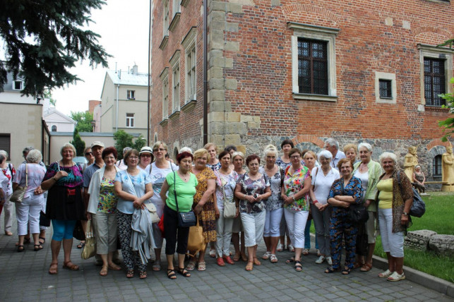 [ZDJĘCIA] Seniorzy na wojażach! Odwiedzili Piotrków Trybunalski - Zdjęcie główne