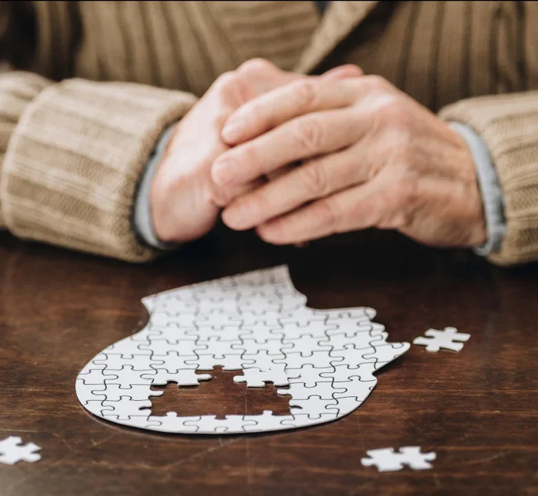 Jak wykryć wczesne objawy choroby Alzheimera? Naukowcy szukają chętnych do badań - Zdjęcie główne