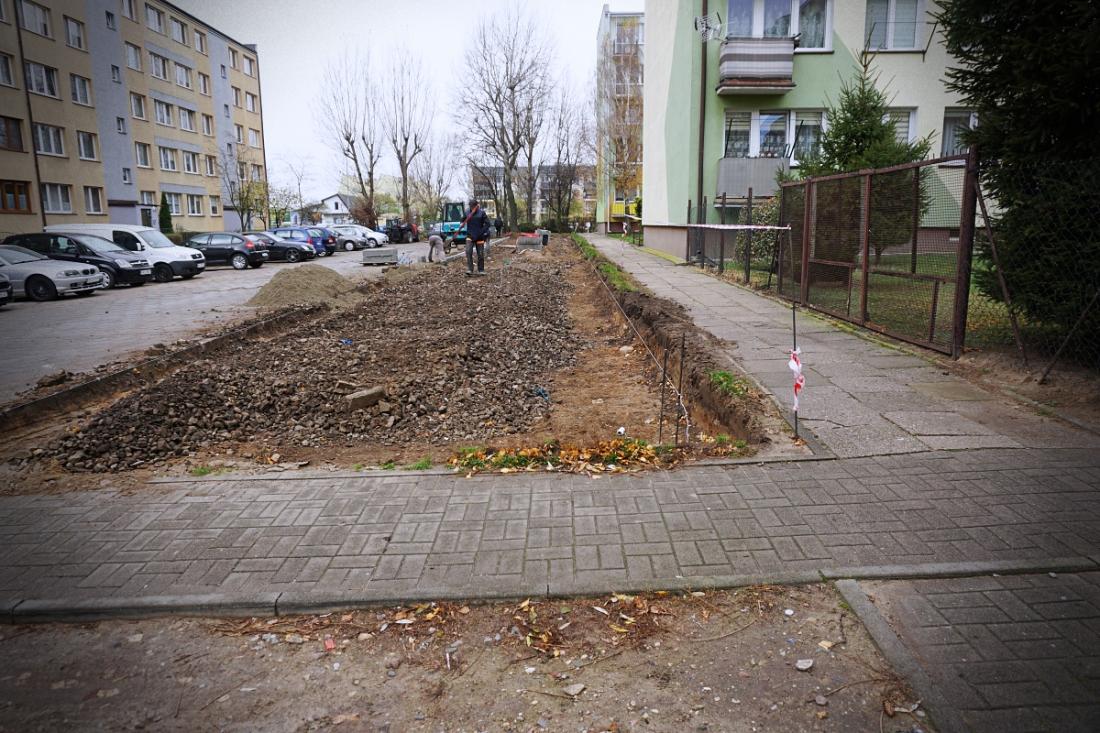 Trwa rozbudowa parkingu na Alejach ZHP w Kutnie