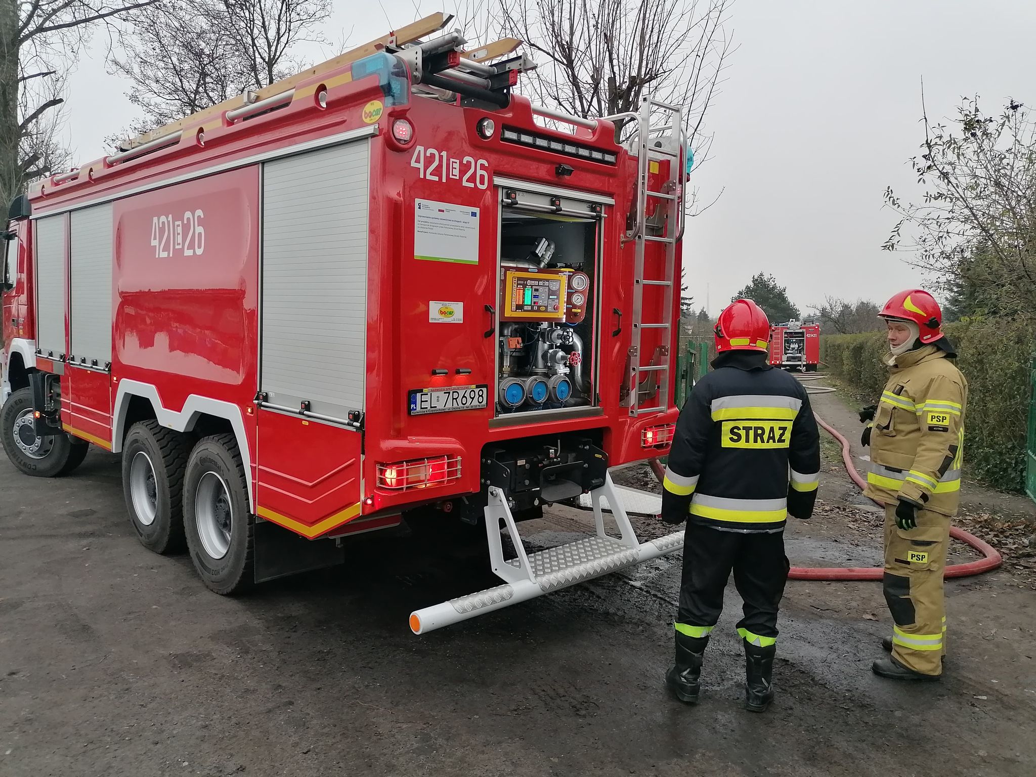 Pożar na ogródkach działkowych. Pali się domek na R.O.D "Słoneczko" - Zdjęcie główne