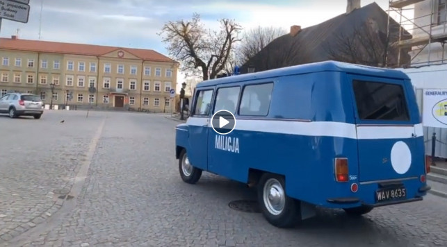 [WIDEO] PRL w Kutnie! Milicja apeluje z głośników ws. koronawirusa - Zdjęcie główne