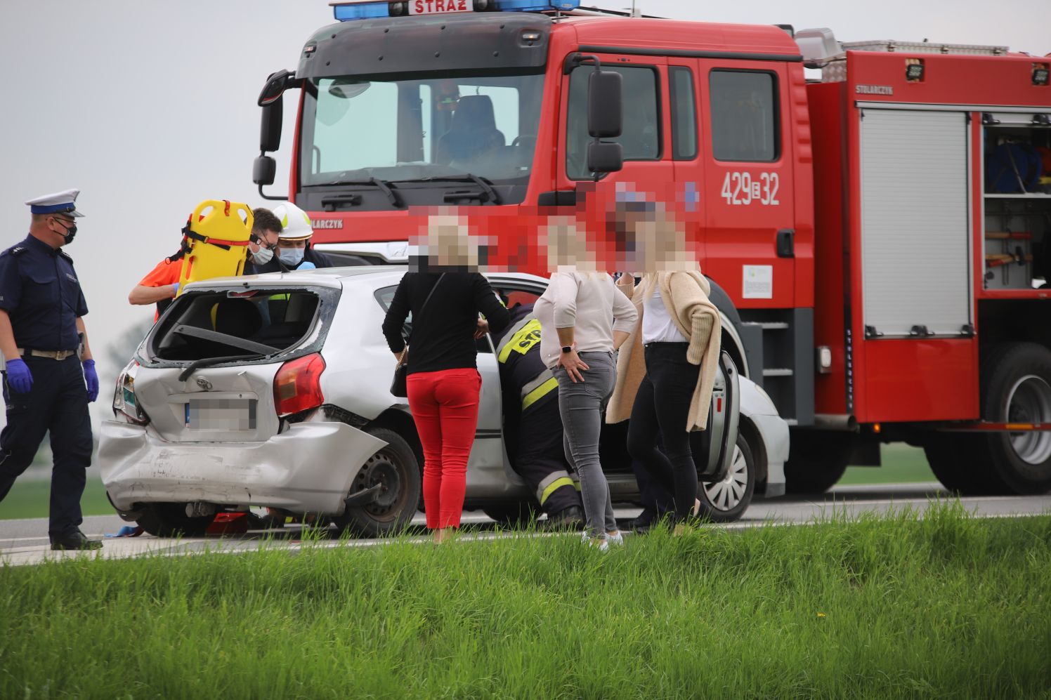 Na drodze krajowej pod Kutnem zderzyły się dwa samochody