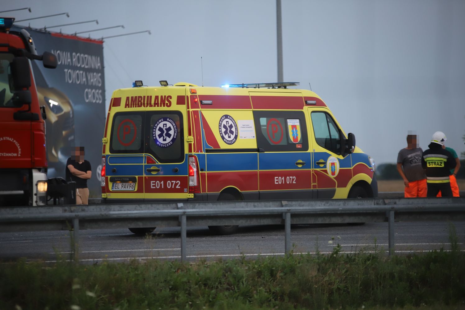 W wyniku wypadku na autostradzie pod Kutnem poszkodowane zostały trzy osoby, w tym małe dziecko