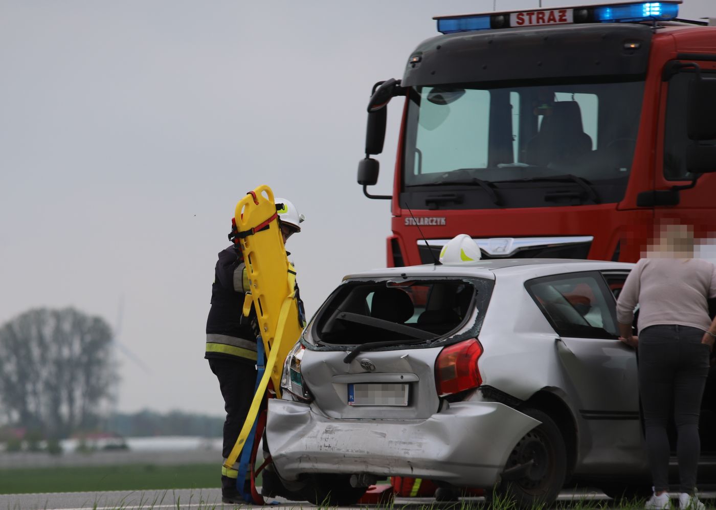 Na drodze krajowej pod Kutnem zderzyły się dwa samochody