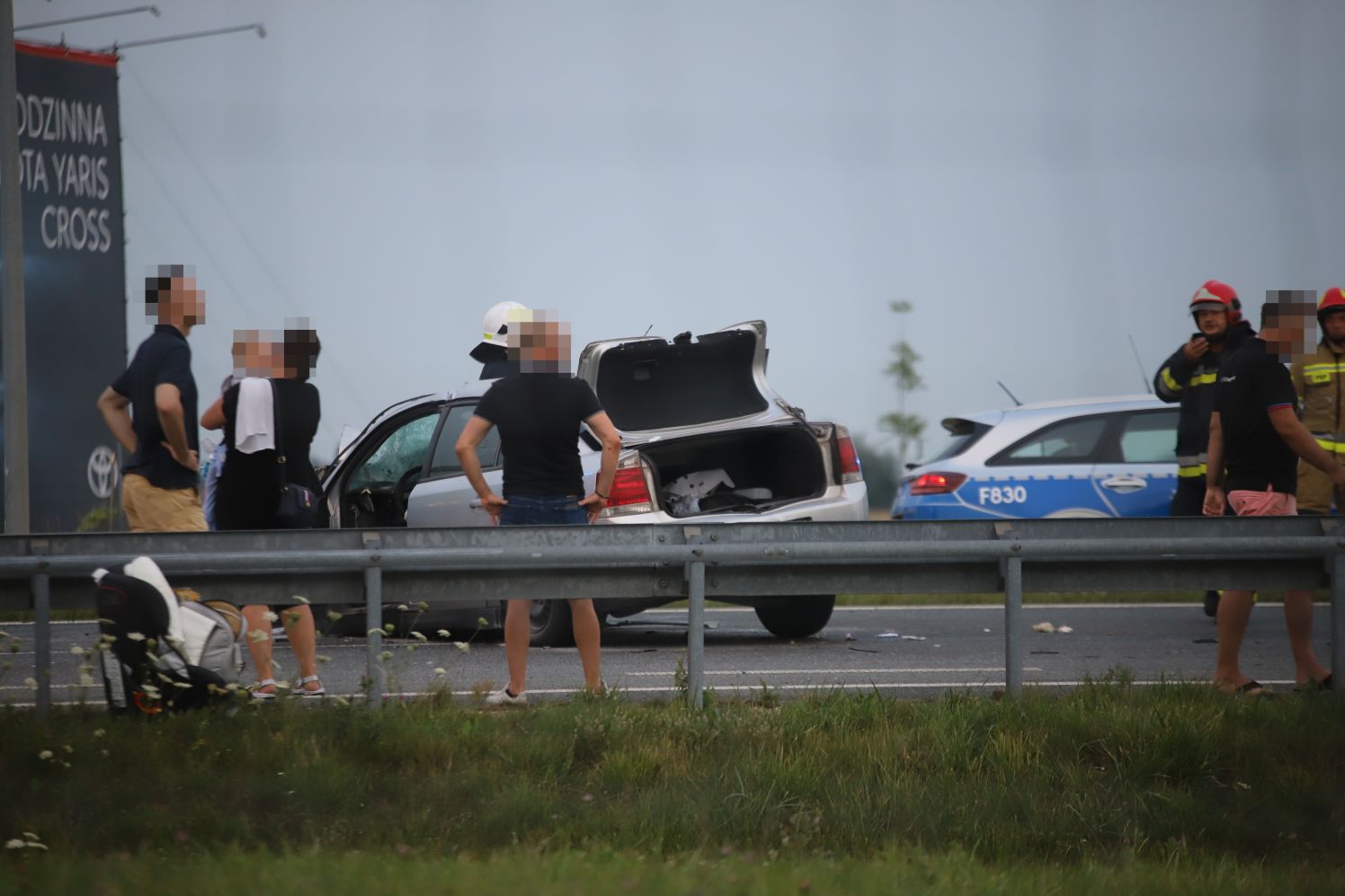 Na autostradzie pod Kutnem samochód zderzył się z ciężarówką, wśród poszkodowanych dziecko, lądował śmigłowiec