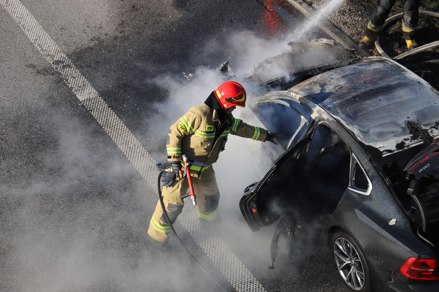 Na autostradzie A1 pod Kutnem spłonął samochód osobowy