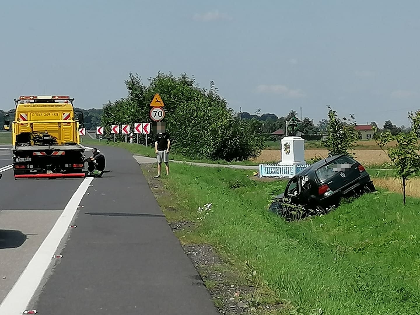 Pod Kutnem kierowca samochodu osobowego wpadł do rowu