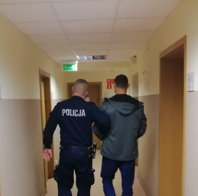 34-latek z Warszawy uciekając przed policją porzucił auto w centrum Kutna - Zdjęcie główne