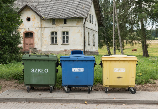 Samorządowcy nie wytrzymali, chcą nowej ustawy śmieciowej! Co na to minister?  - Zdjęcie główne