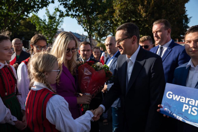 [WIDEO, ZDJĘCIA] Premier Mateusz Morawiecki przyjechał z wizytą: ''Państwo płaci z podatków, które zabraliśmy przestępcom'' - Zdjęcie główne