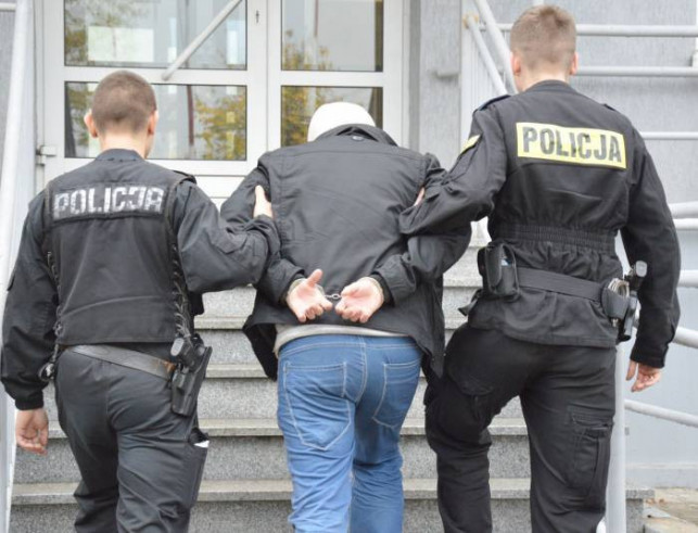Pijany kutnianin z brzeszczotem! Przejechał ponad 250 km, potem chciał ukraść… - Zdjęcie główne