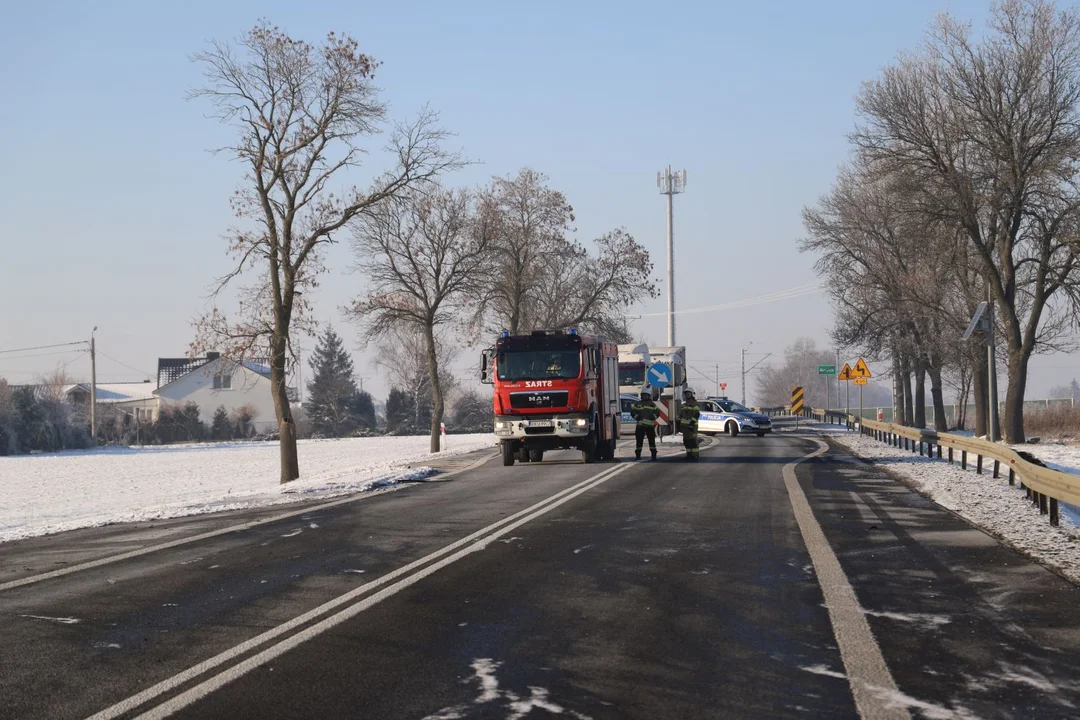 Poważny wypadek pod Kutnem. Na miejscu wszystkie służby, lądował śmigłowiec LPR