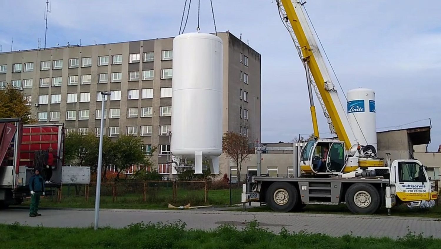 Przy kutnowskim szpitalu stanął ogromny zbiornik na tlen. To element ważnej inwestycji