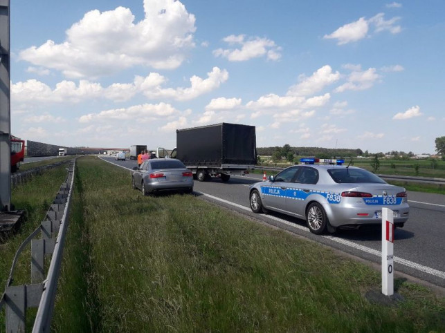 Wypadek na autostradzie, jedna osoba trafiła do szpitala - Zdjęcie główne