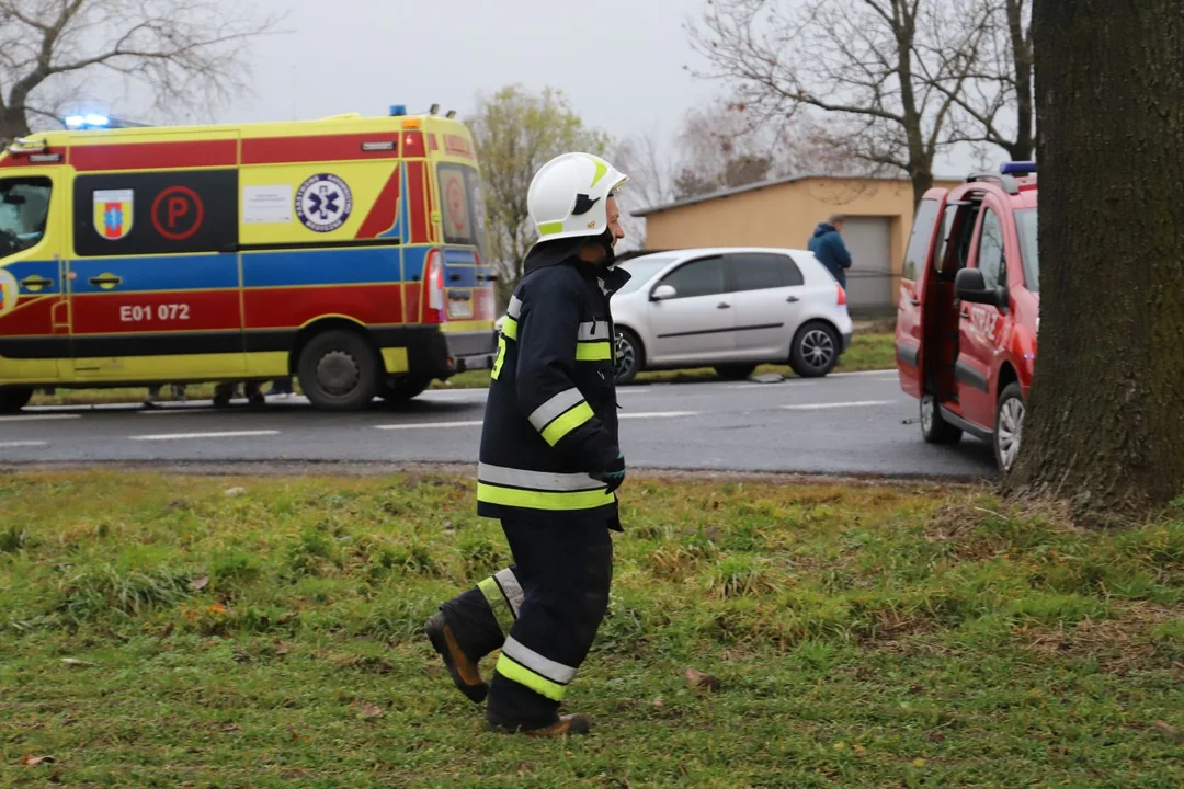 W wyniku wypadku na drodze Kutno-Piątek-Zgierz-Łódź poszkodowanych zostało kilka osób, w tym dzieci. Lądował śmigłowiec pogotowia