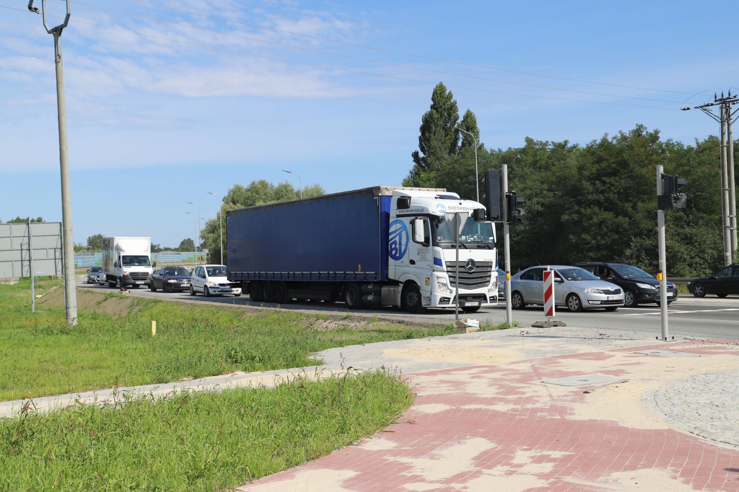 Wygląda na to, że remontowane skrzyżowanie na kutnowskim Łąkoszynie wreszcie jest przejezdne