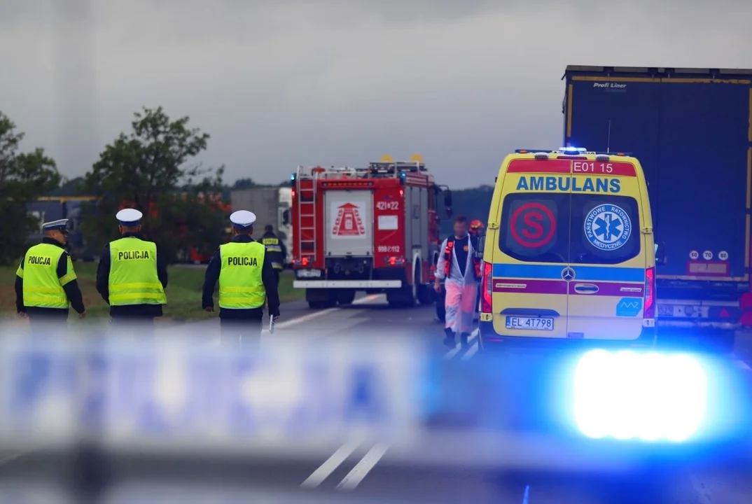 Wypadek na autostradzie. W akcji służby z dwóch powiatów - Zdjęcie główne