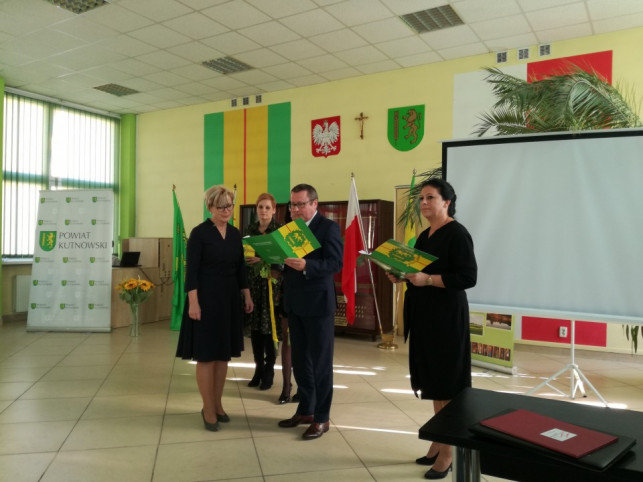 [ZDJĘCIA] Dzień Edukacji Narodowej: starosta nagrodził nauczycieli - Zdjęcie główne