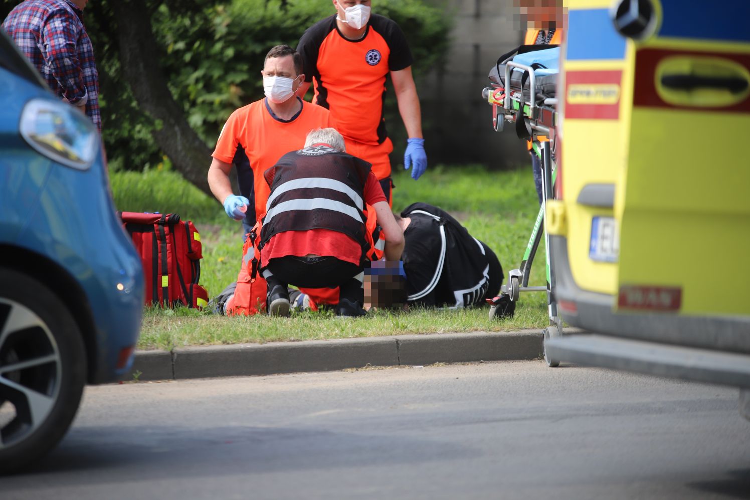 W Kutnie niedaleko targowicy samochód potrącił dziecko. Chłopiec został zabrany do szpitala