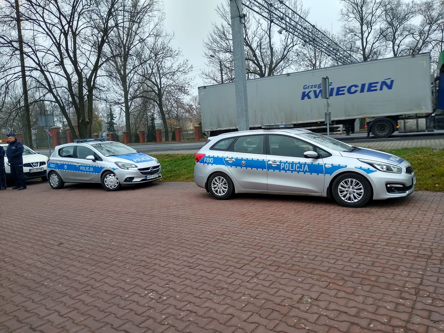 Trwa protest przy DK 92 w Bedlnie. Mieszkańcy żądają poprawy bezpieczeństwa