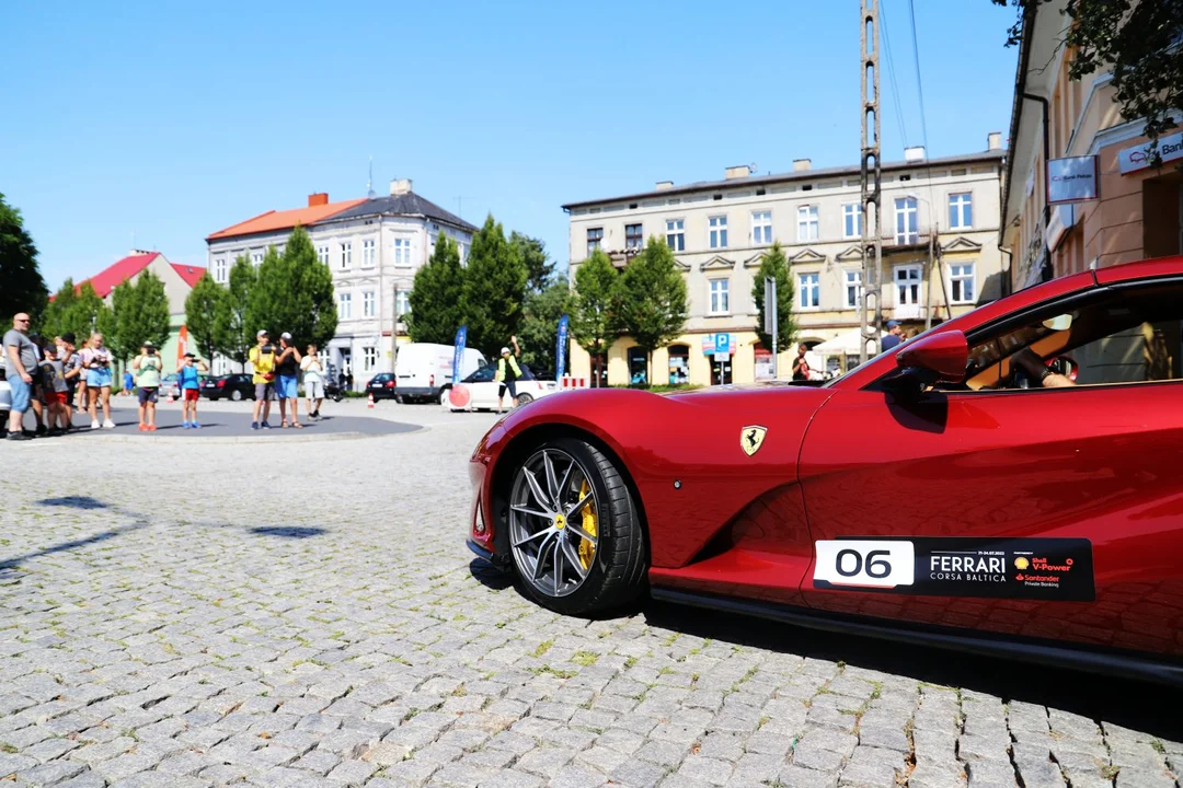 Przez Łęczycę przejechał rajd Ferrari