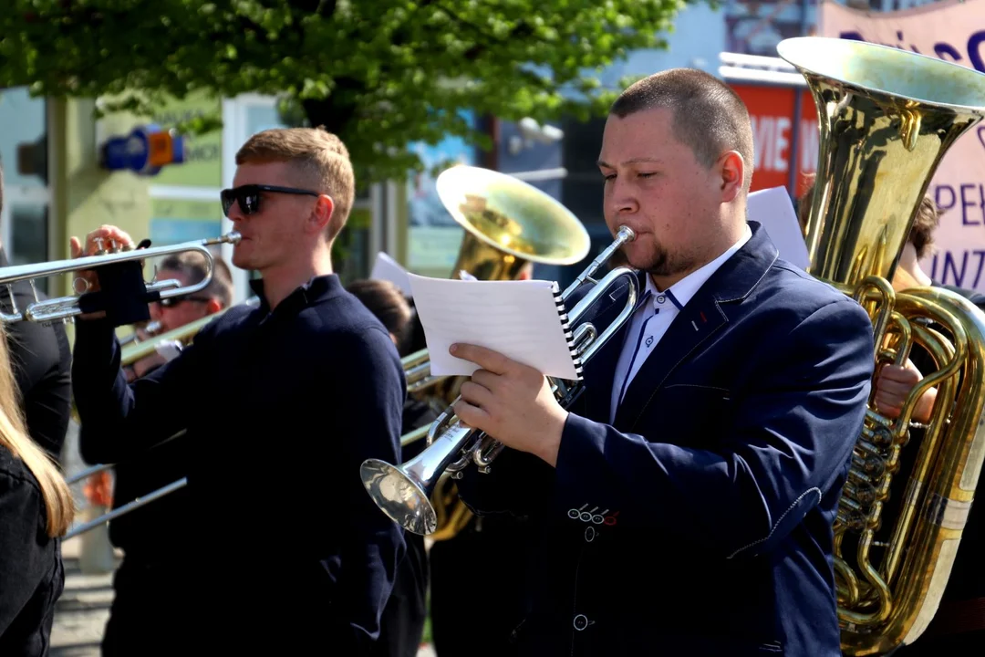 Ulicami Kutna przeszedł Marsz Godności. To element Dnia Godności Osoby z Niepełnosprawnością Intelektualną