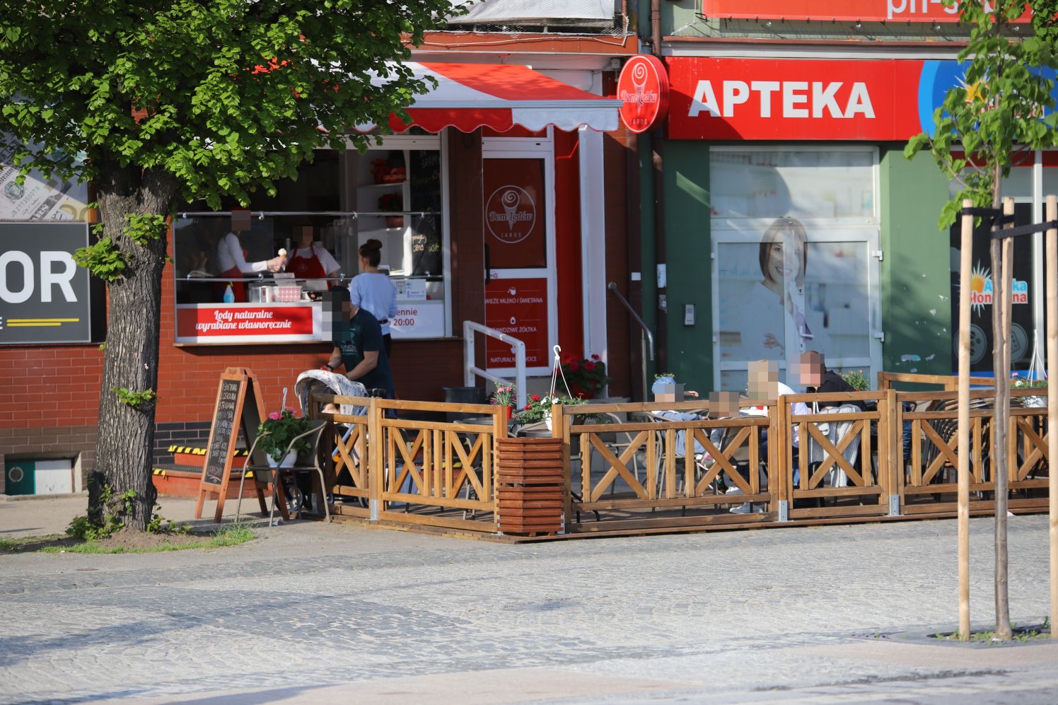 Otwarte ogródki i spacery bez maseczek, czyli w Kutnie niemal jak przed pandemią