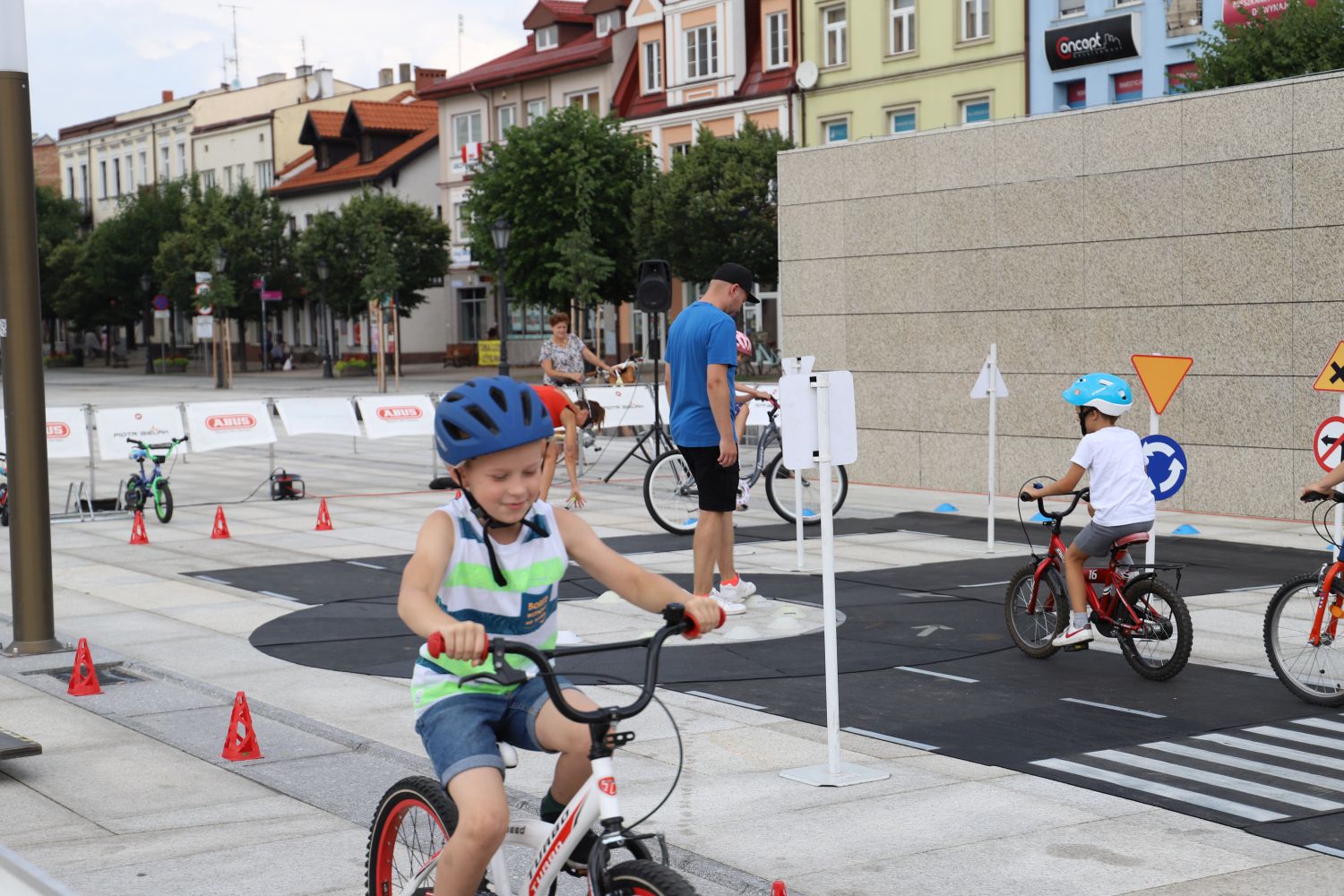 Miasteczko Rowerowe pojawiło się dzisiaj na kutnowskim Placu Wolności 