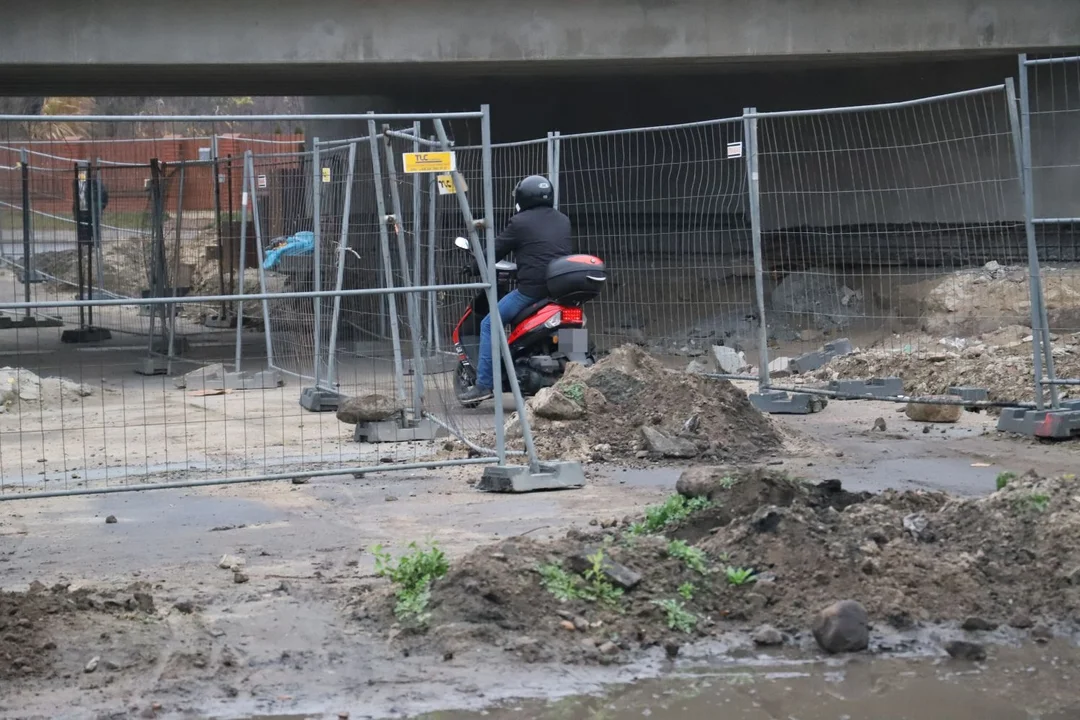 Kłopoty z wiaduktem remontu na kutnowskim Józefowie. Władze miasta rozmawiają z PKP PLK