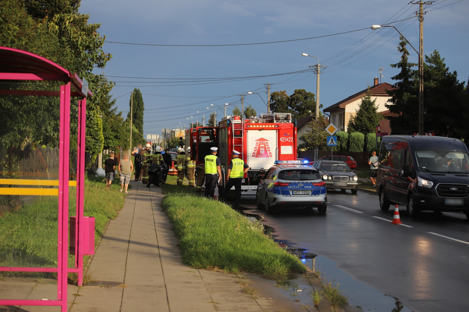 Kobieta spowodowała kraksę na Łąkoszyńskiej i uciekła z miejsca zdarzenia