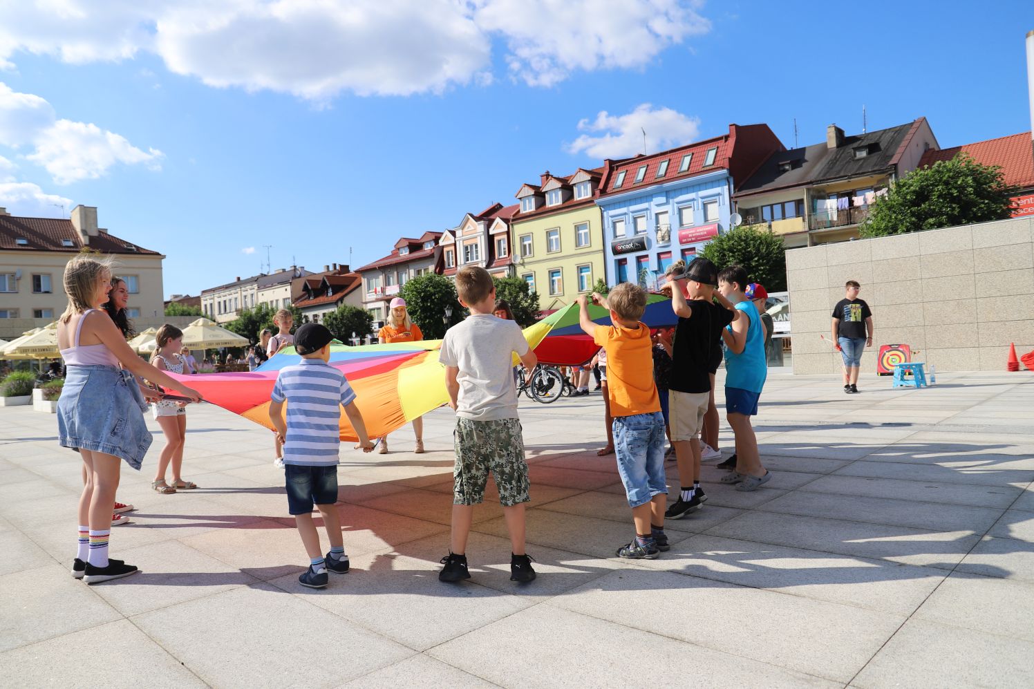 Na kutnowskim Placu Wolności zorganizowano gry i zabawy dla dzieci