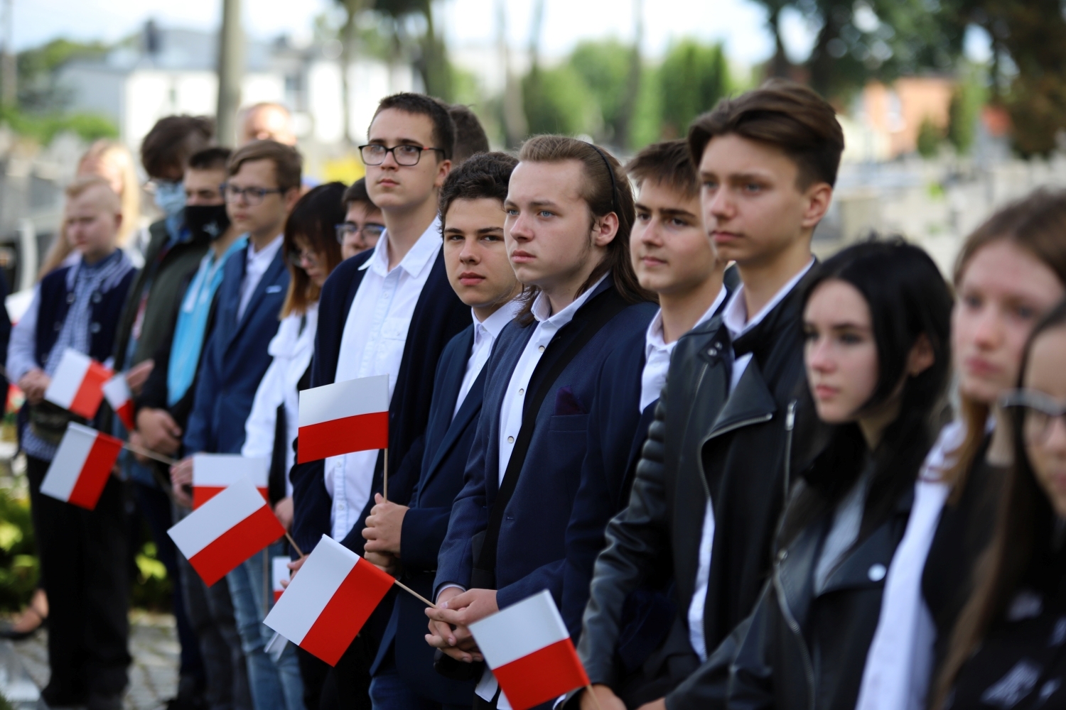 Przy pomniku poległych harcerzy i żołnierzy Wojska Polskiego zebrały się władze Powiatu Kutnowskiego, poczty sztandarowe i delegacje powiatowych służb, instytucji i szkół i placówek