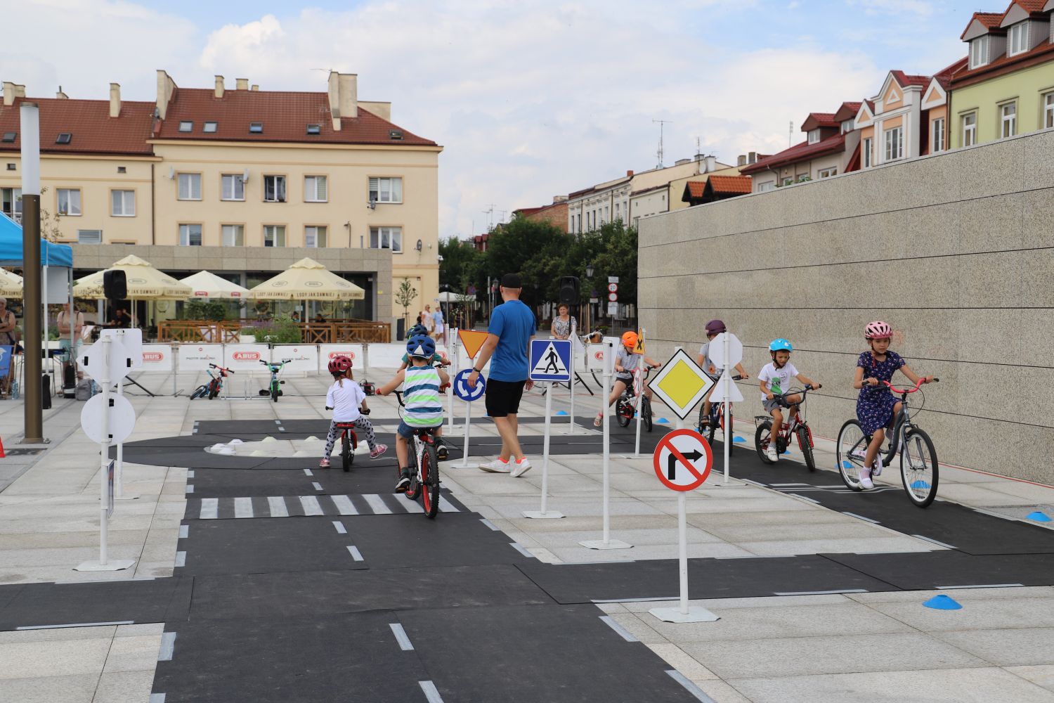 Miasteczko Rowerowe pojawiło się dzisiaj na kutnowskim Placu Wolności 