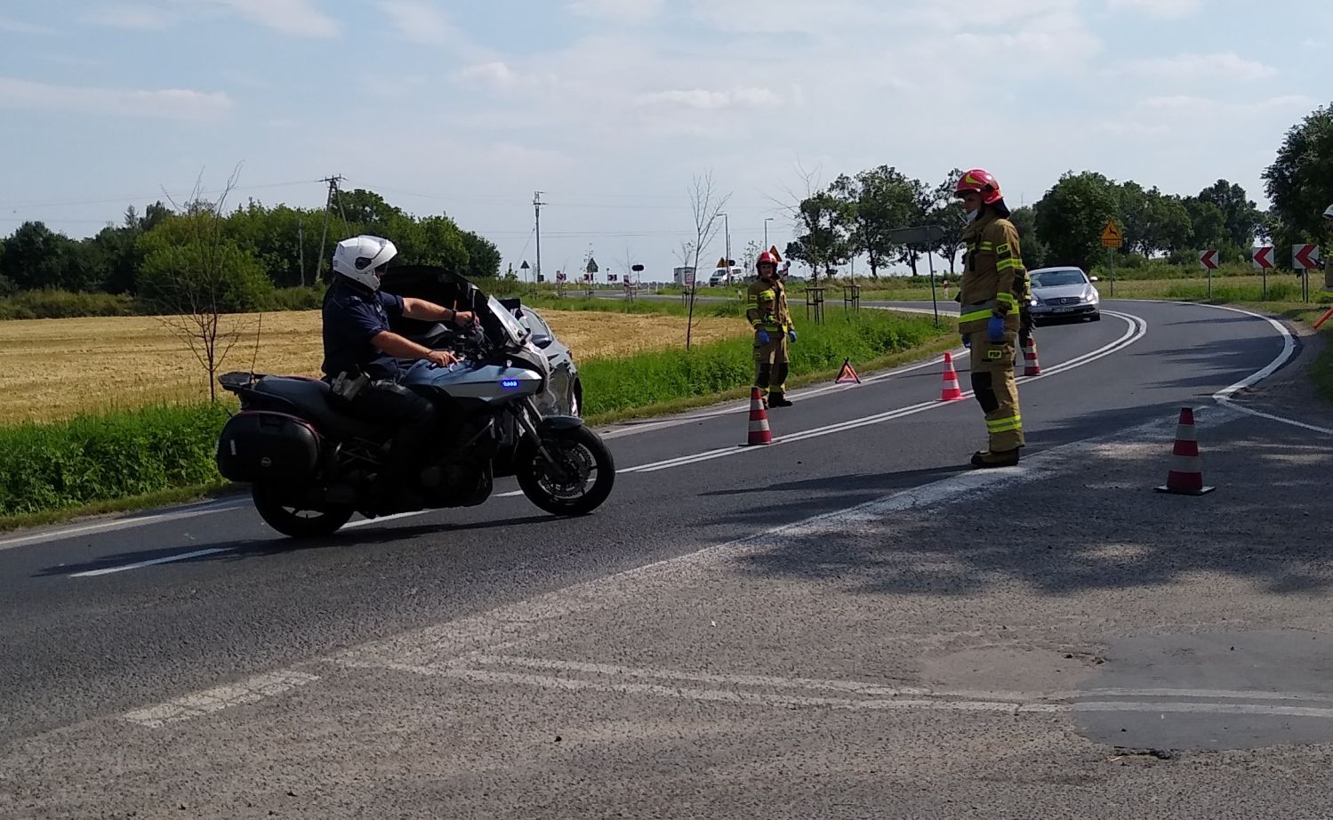 Pod Kutnem trwa akcja straży pożarnej, obecni są także policjanci