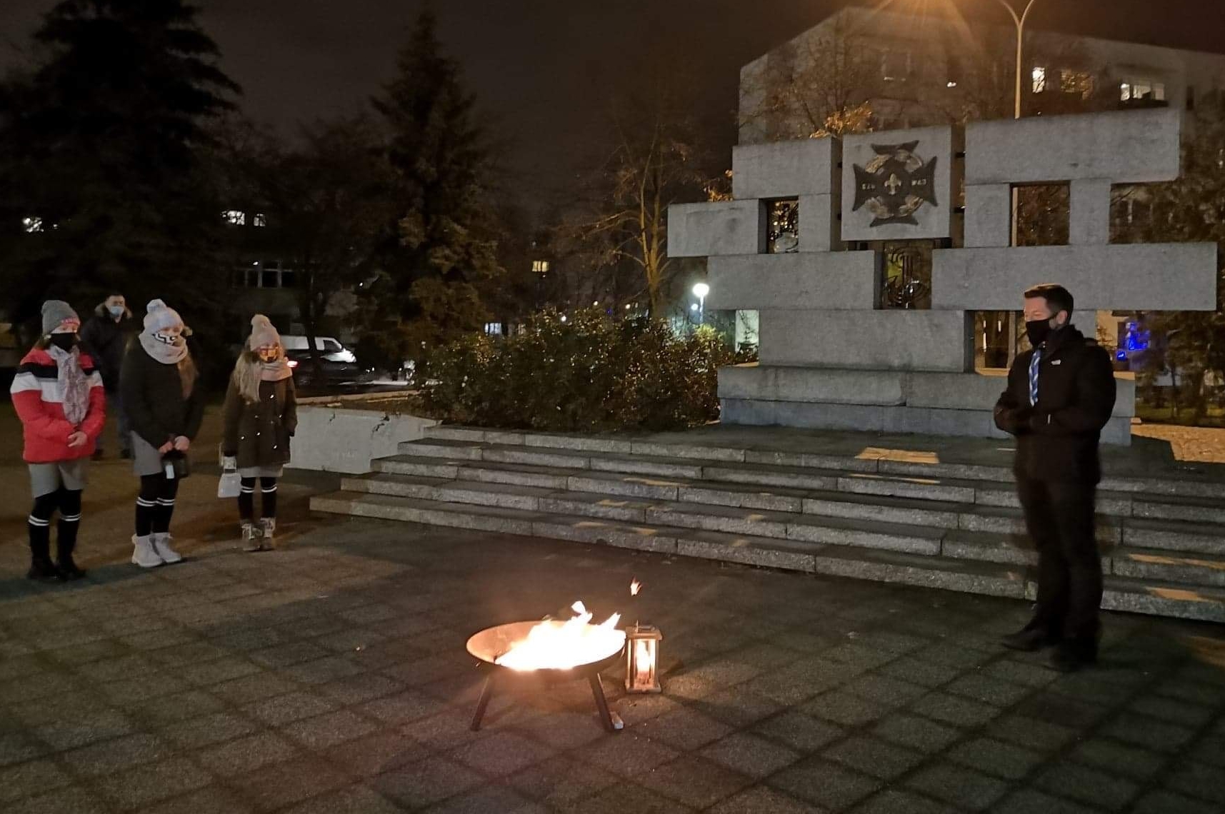 [FOTO] Betlejemskie Światło Pokoju trafiło do Kutna! Możesz je zabrać do swojego domu - Zdjęcie główne