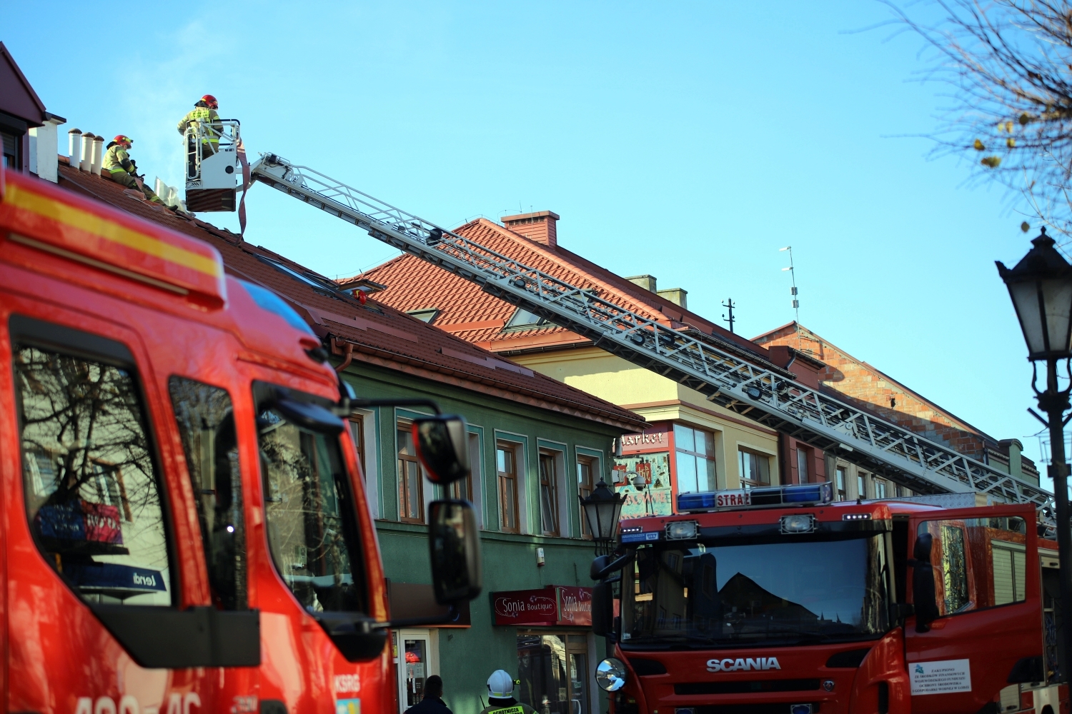 Pożar w centrum Kutna. Na miejscu służby ratunkowe [ZDJĘCIA] - Zdjęcie główne