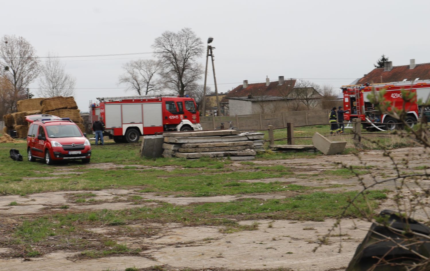 Akcja strażaków z powiatu kutnowskiego trwała 36 godzin. Do pożaru doszło w gm. Krośniewice