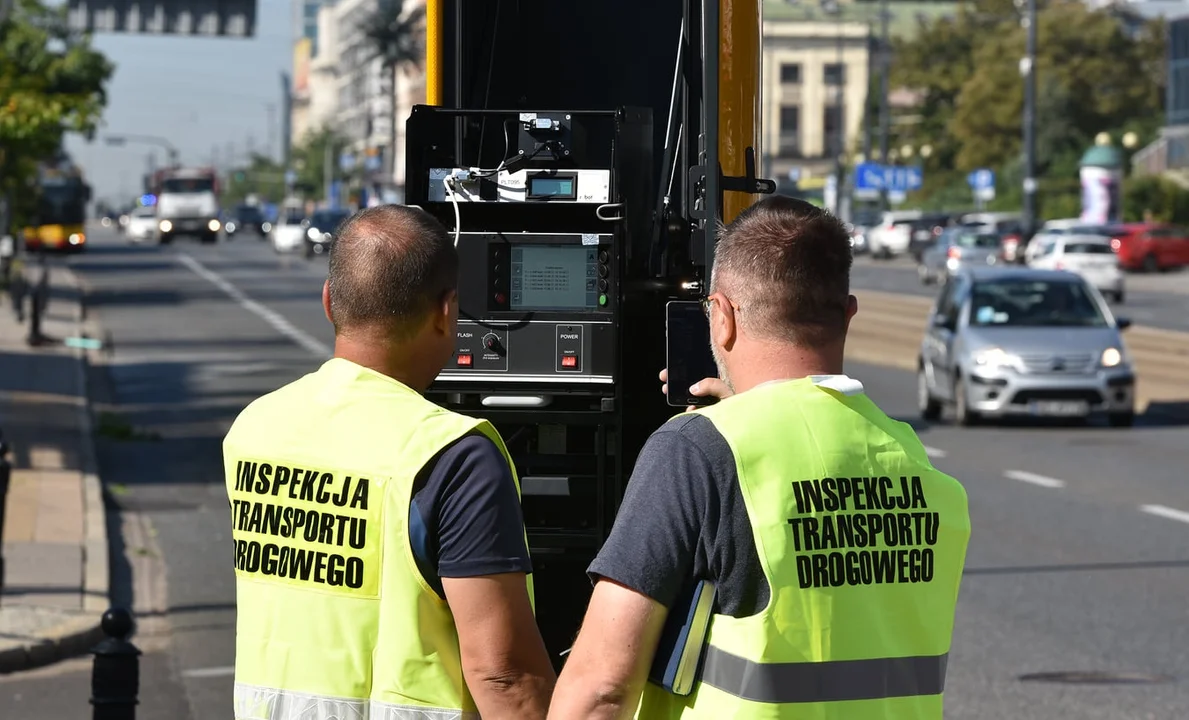 Montują nowoczesne fotoradary. Pojawią się też blisko Kutna i w regionie - Zdjęcie główne