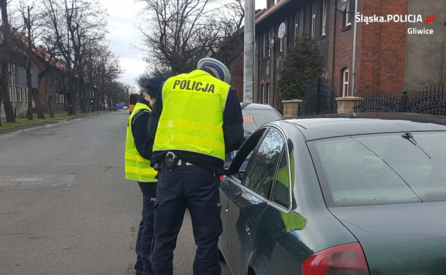 Młoda żychlinianka w tarapatach. Wsiadła do audi z trzema mężczyznami, wszyscy byli... - Zdjęcie główne