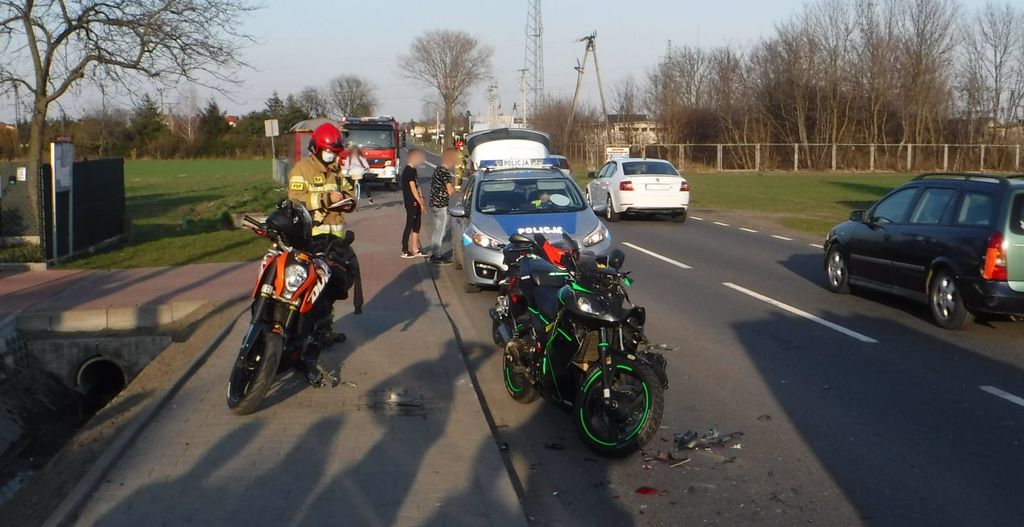 [ZDJĘCIA] Wypadek z udziałem trzech motocyklistów. Jeden z nich trafił do szpitala - Zdjęcie główne