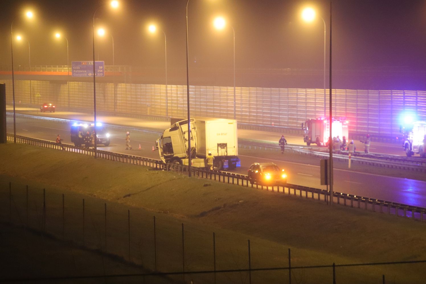 Na autostradzie pod Kutnem rozbił się samochód ciężarowy