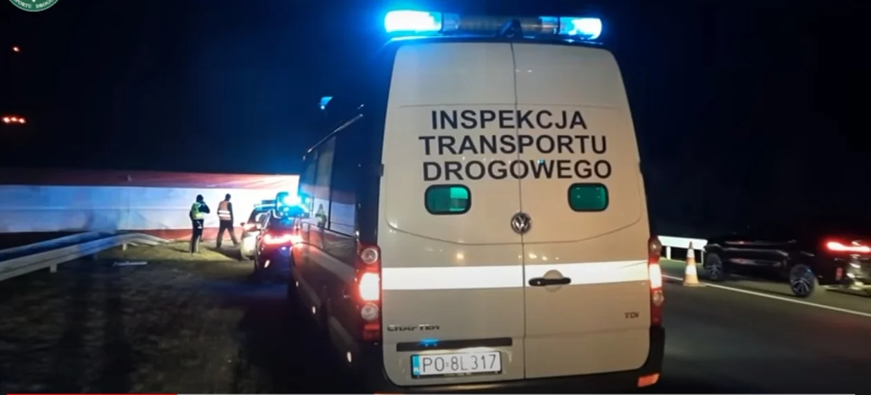 Na autostradzie A2 niedaleko Dąbia i Koła doszło do wypadku w wyniku którego ciężarówka przygniotła kierowcę. Mężczyzna zmarł