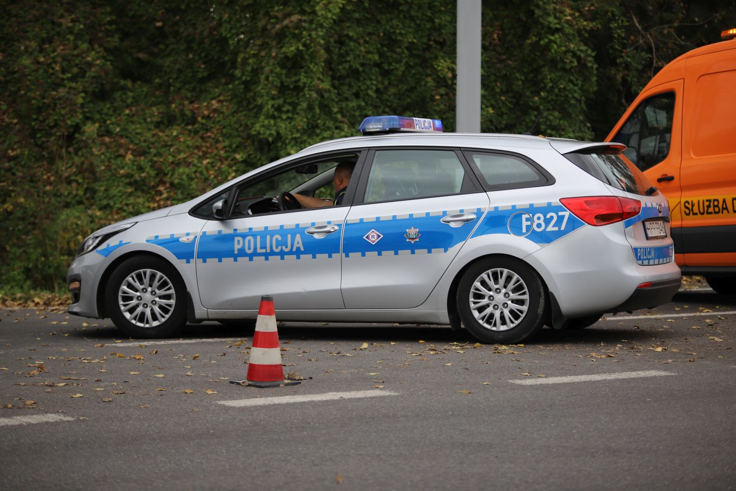 Niebezpiecznie pod Kutnem. Zderzyły się dwa auta, są osoby poszkodowane