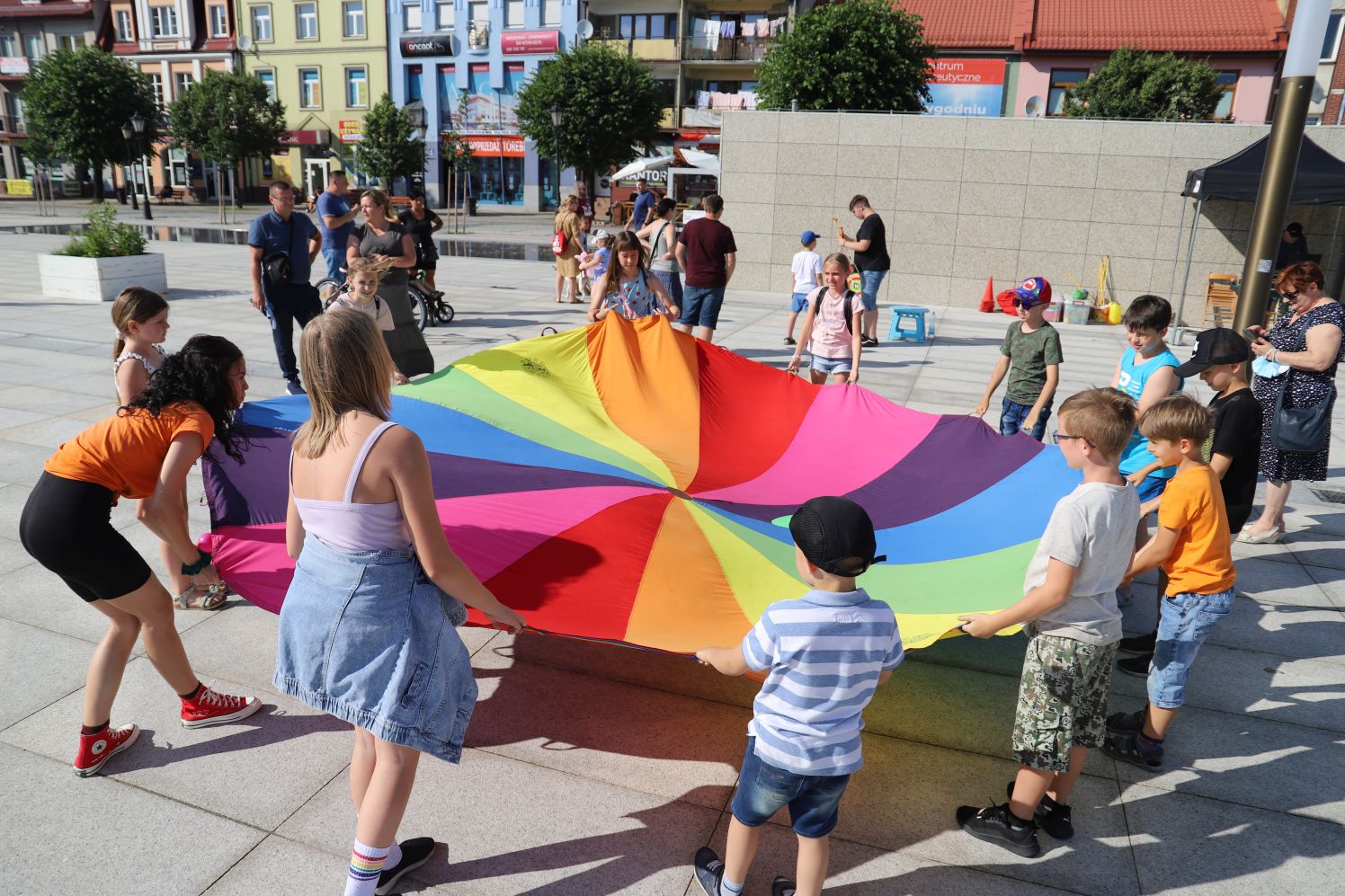 Na kutnowskim Placu Wolności zorganizowano gry i zabawy dla dzieci