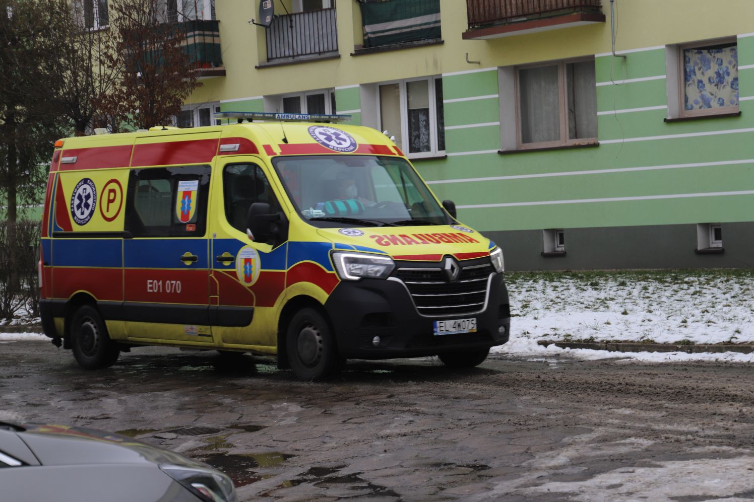 Śmigłowiec lądował na płycie stadionu w Krośniewicach