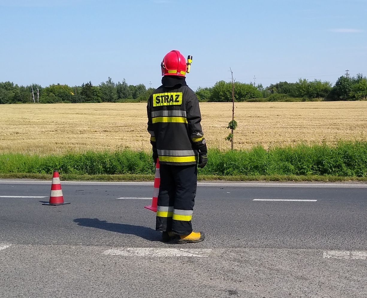 Pod Kutnem trwa akcja straży pożarnej, obecni są także policjanci