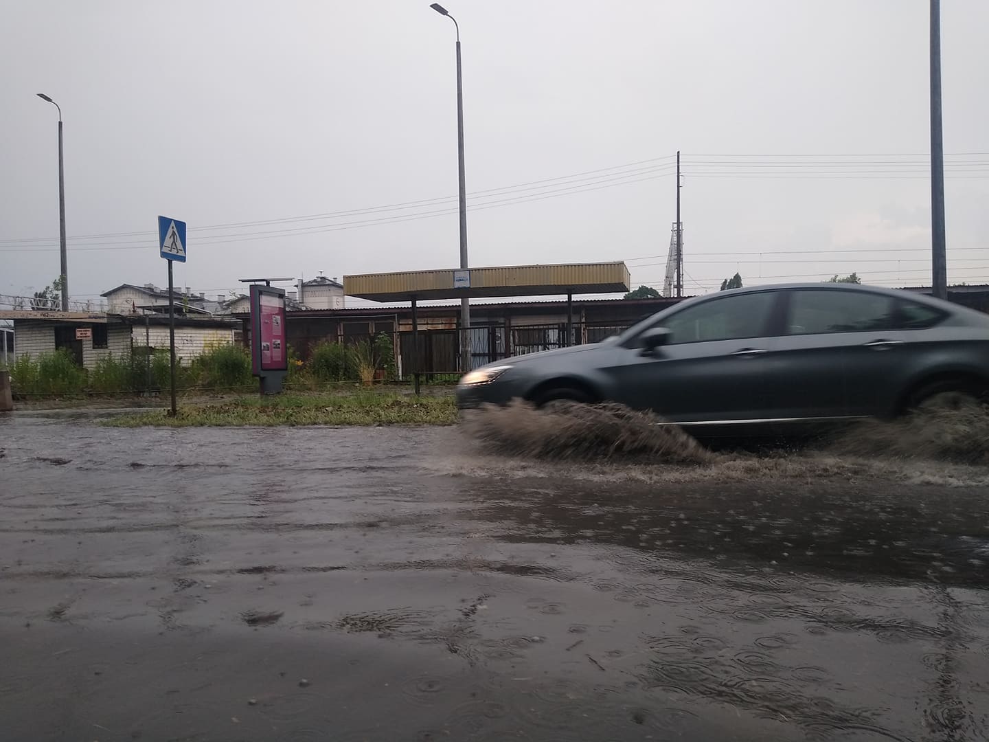 Zalana została ul. Siemiradzkiego w Kutnie