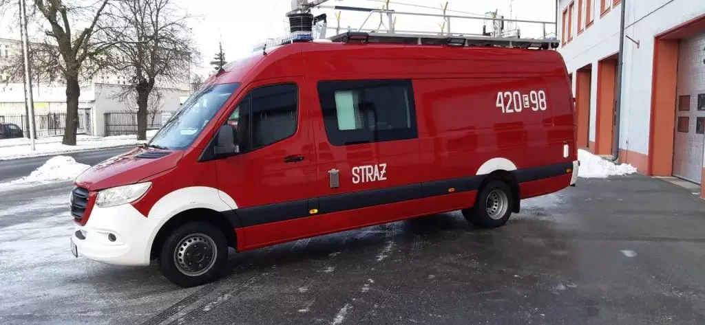 Strażacy z Kutna otrzymali nowy samochód dowodzenia i łączności