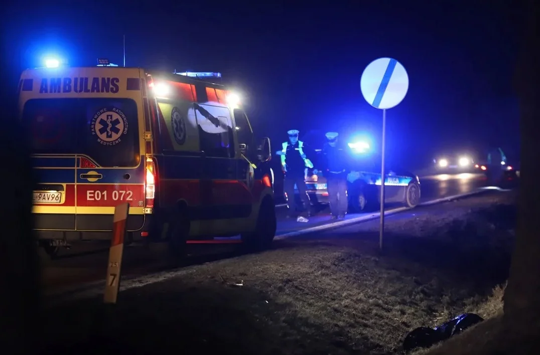 Pod Kutnem ciężarówka śmiertelnie potrąciła pieszego. 29-latek nie miał odblasków