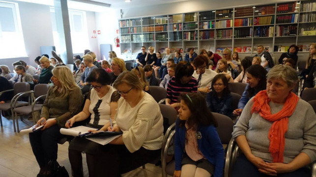 [ZDJĘCIA] Pięknie być człowiekiem, czyli ponad 80 recytatorów w Bibliotece! - Zdjęcie główne